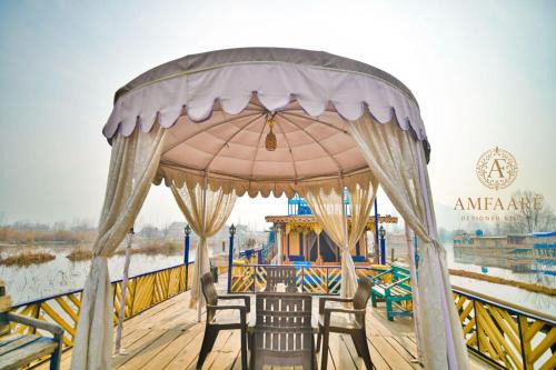 Dolphin houseboat