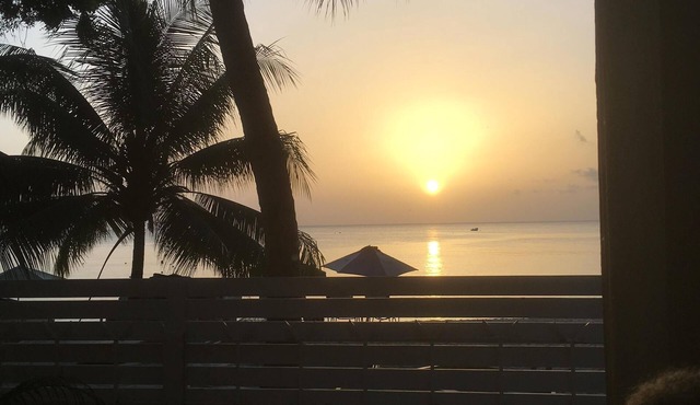 DolphinBay beachfront bungalow directly on the platinum WestCoast, 2Beds, 2Baths