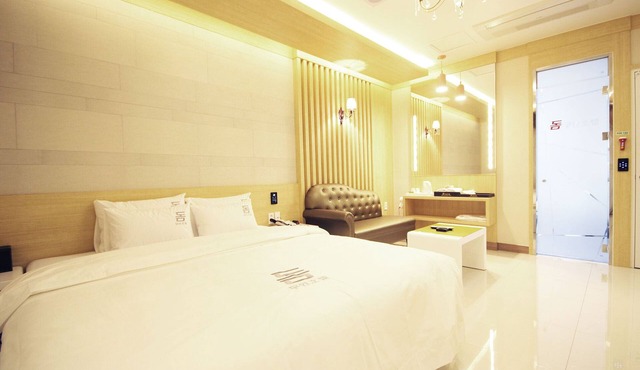 Dom Hotel