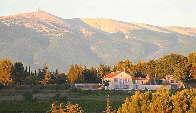 Domain Mas Mazan group accommodation for up to 26 people