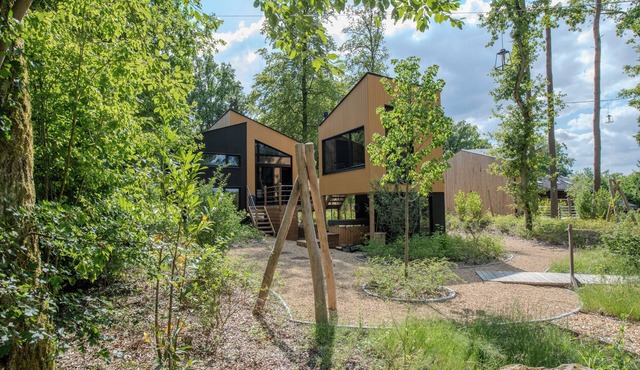 Domain with wellness and private garden park