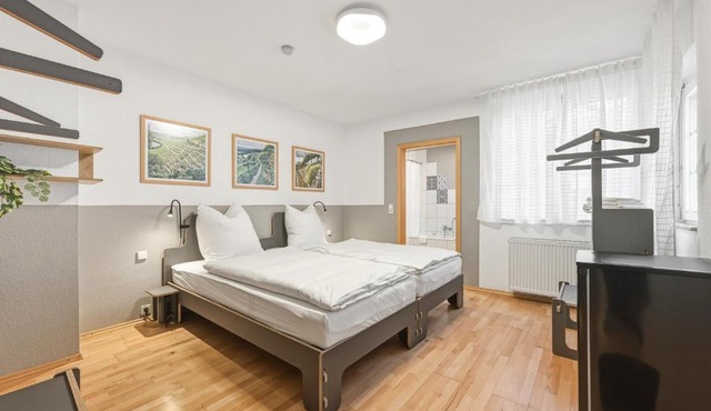 DOMEKY Backnang 2,2m Bett, zentral, Glasfaser für Business, Monteure, Familien