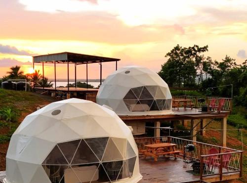 Domescape Glamping