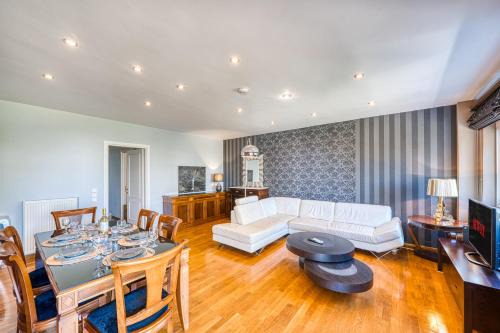 Domus Omnia Chios Town Home
