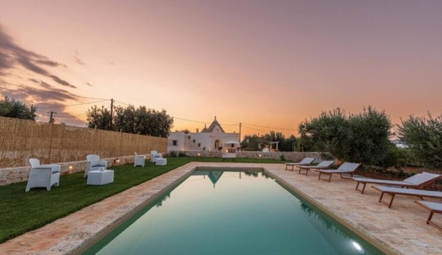 Domus Petri 1908 Prickly Pear- Trulli with swimming pool in Itria Valley