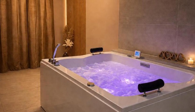 Donjon des Sens - Suite avec Spa - 10 min de Metz