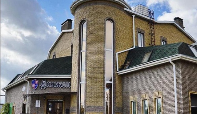 Donjon Hotel