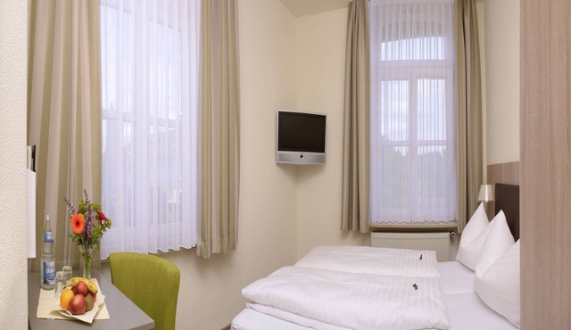 Doppelzimmer Klein 14qm mit WC und Dusche
