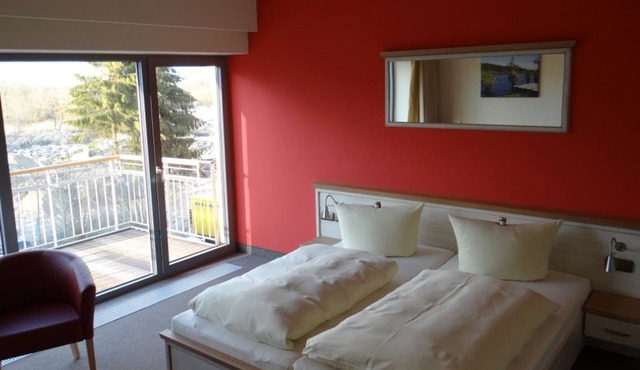Doppelzimmer Deluxe mit Balkon - Hotel & Restaurant Am Peenetal