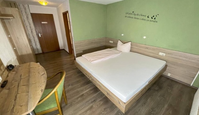 Doppelzimmer mit Balkon - Gästehaus Rössle 8