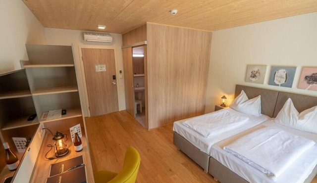 Doppelzimmer Parkseite, Dusche, WC - Hotel Katamaran