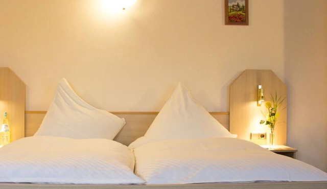 Doppelzimmer Plus Standard inkl.Halbpension - Zur Neroburg, Hotel Restaurant
