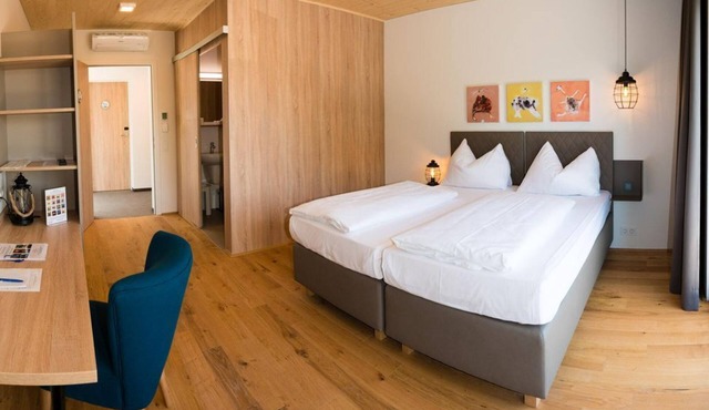 Doppelzimmer Seeseite, Dusche, WC - Hotel Katamaran