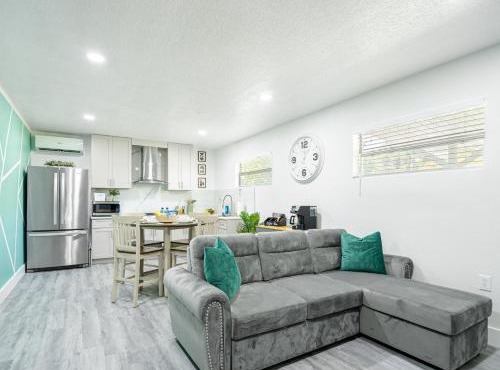 Dora's Haven Getaway-Cozy 1Bedroom with Boat or Camper Parking- Free