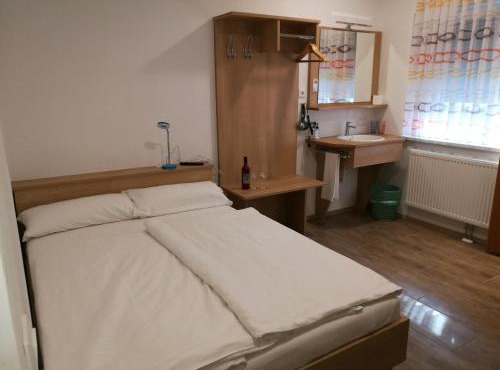 Dorf-Zimmer Mirth