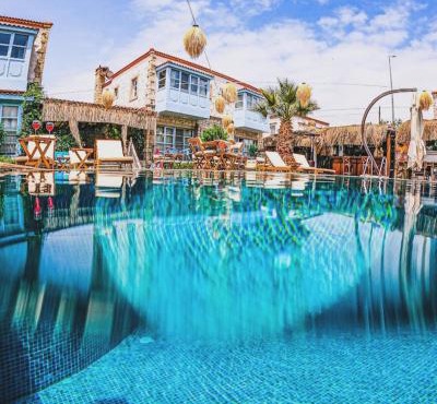 Dort Mevsim Alacati