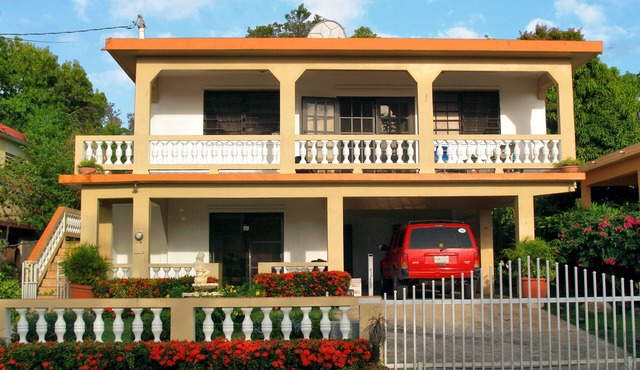 Dos Palmas-3Bdrm, 2Ba, Walk One Block to Caribbean,Malecon,restaurants,etc