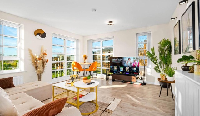 Dote Haven Stylish 2 Bed Apartment - Free Parking and Free High Speed WIFI