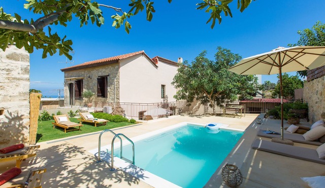 Dotira, an Enchanting Heritage Home with Pool