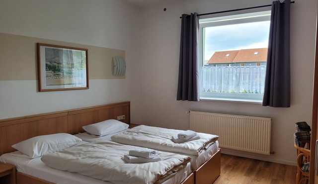 Double/2-bed room 13/No. 15 - Guesthouse Am Schloss