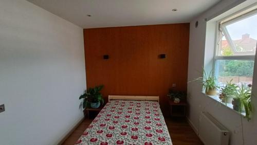 Double bed, ensuite, off street parking