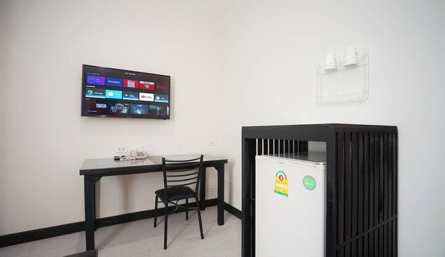 Double bed with ABF near Don Muang Airport