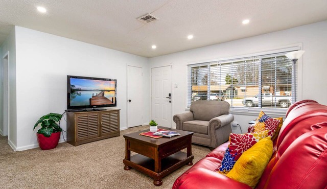 Double Diamond Rentals - Comfortable 4-bdr Home