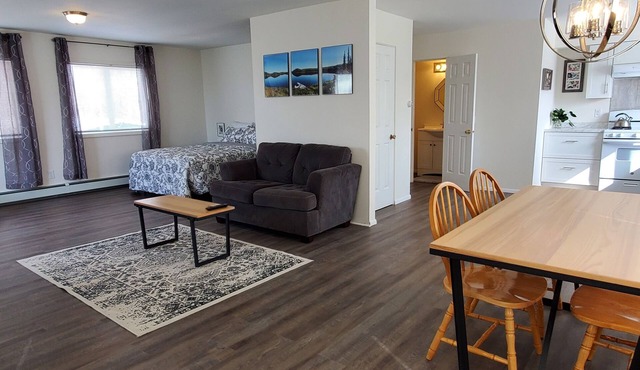 Double House: Combined Up-Down Units by airport & lakes!