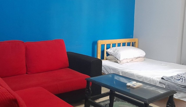 Double or single room with shared toilet ideal for short stays ,1 bed S+ Sofa D