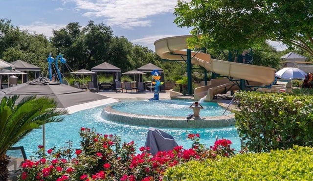 Double Queen with Balcony and Lakeview at Lakeway Resort & Spa | 4 Units