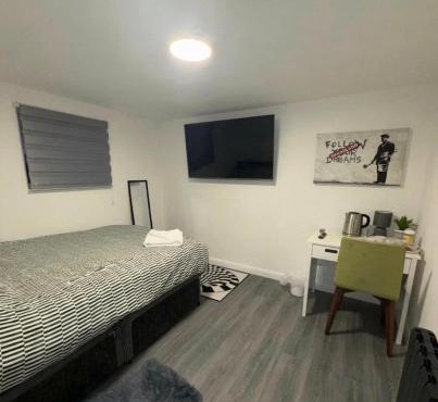 Double room 3 Minute drive from Luton Airport