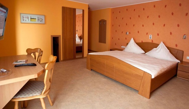 Double room as single room shower/WC - Hotel-Restaurant Haus Hubertus