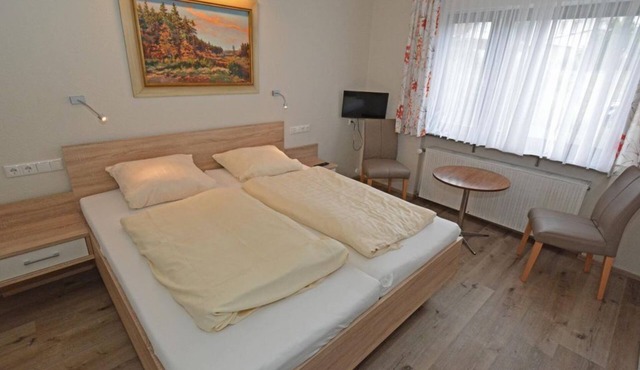 Double room B, shower/WC, 1 bedroom - Weinhaus Hehner-Kiltz
