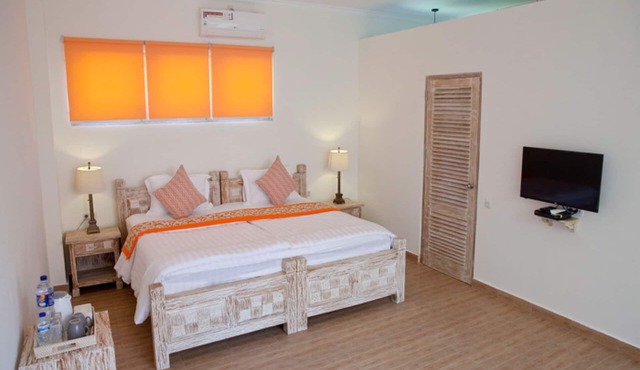 Double Room beachfront 11-bedroom compound