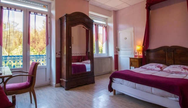 Double room-Comfort-Ensuite with Shower-1