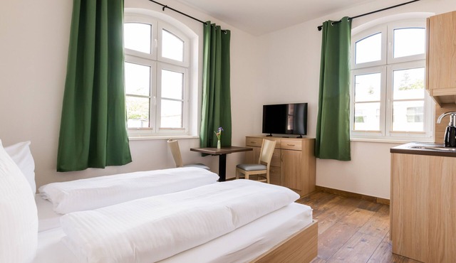 Double room comfort 102 - Lokschuppen Pasewalk- guest houses with double rooms, single rooms and