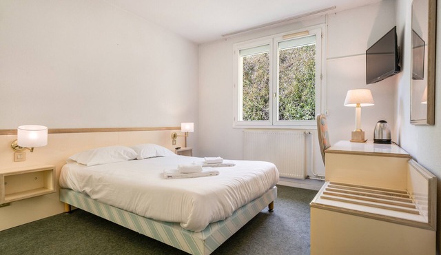 Double Room Nº203 Clos des Monts Lyonnais