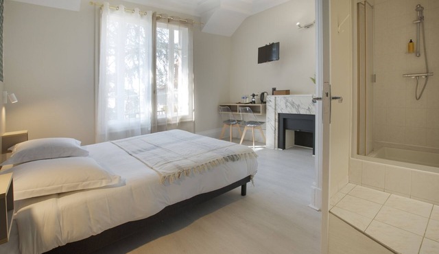 Double room-Premium-Ensuite with Shower-Garden view
