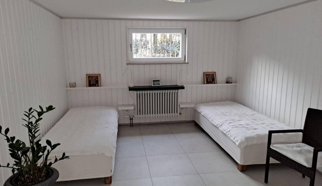 Double room, shared shower or bath - Paradise garden on the banks of the Saale