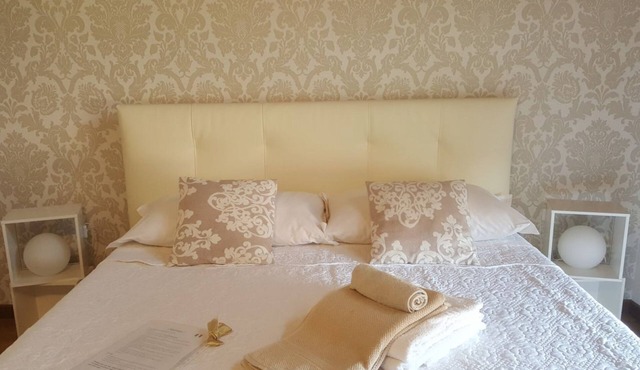 DOUBLE ROOM SHARED BATHROOM IN DONIZETTI ATTIC