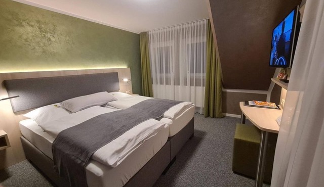 Double room, shower, WC, non-smoking - Verwöhn Pension Wiesengrund