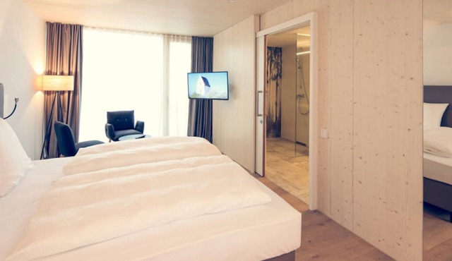Double room superior air-conditioned with shower/WC
