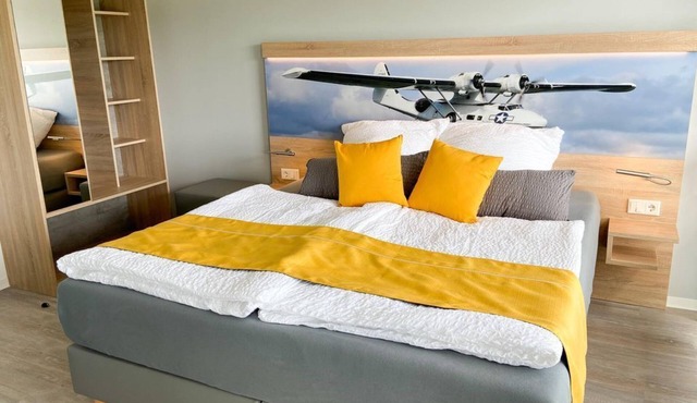 Double room window to the airfield, shower WC - Boardinghouse Breitscheid