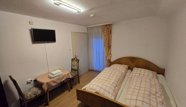 Double room with balcony and shower and WC