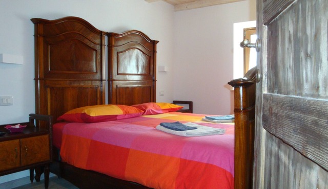 Double room with private bathroom, in a B&B between Lessinia and Valpolicella