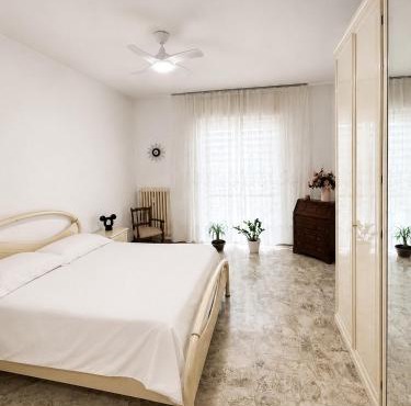 Double Room with Private Bathroom 6 Minutes from the Sea