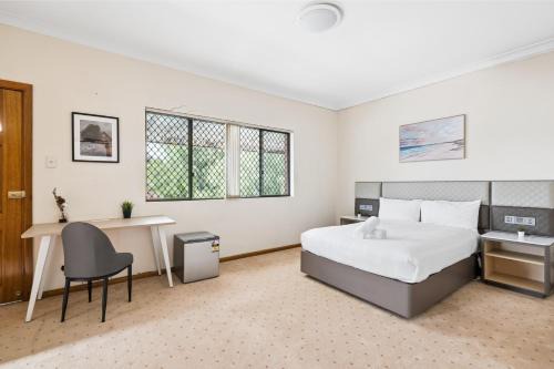 Double Room with shared bathroom - Close to Carlton Stn