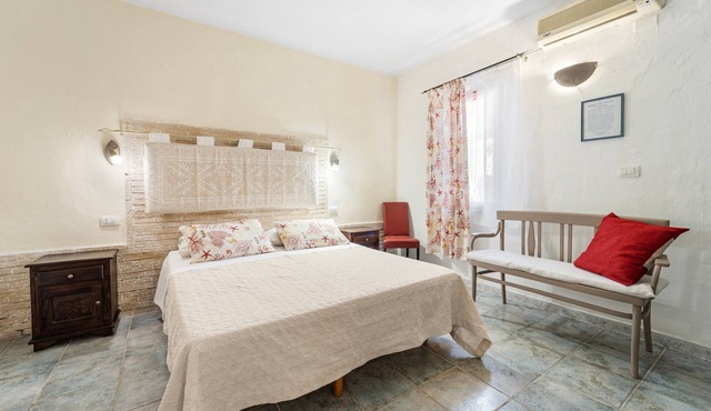 Double room with shared pool and kitchen, Wi-Fi and air conditioning