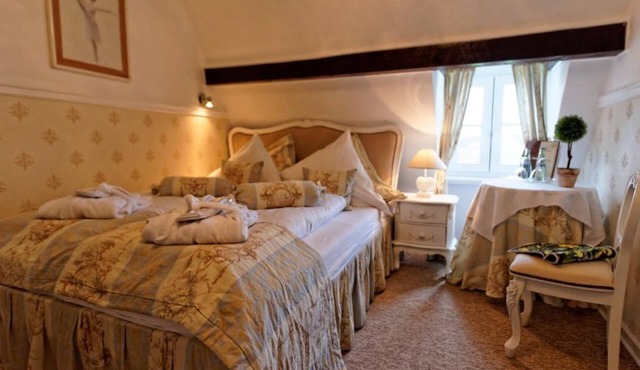 Double room with shower/WC - Burghaus and Villa Kronenburg