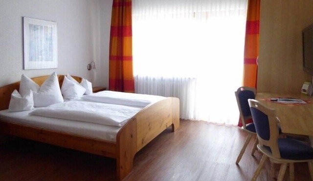 Double room with shower/toilet